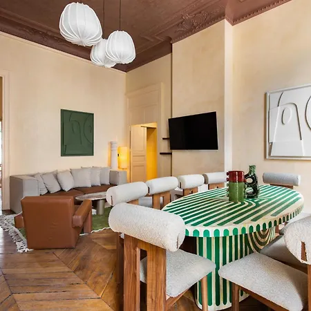 Modern - 5bd-12p - Grands Boulevards Apartment