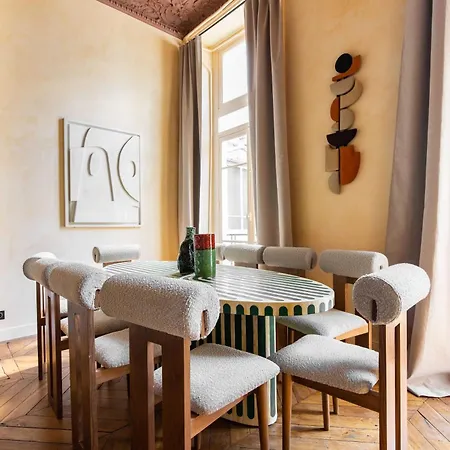 Modern - 5bd-12p - Grands Boulevards Apartment *